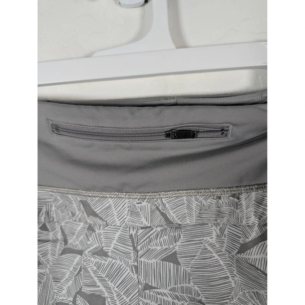 Athleta Shorts Womens XL‎ Gray Leaf Print Lined Athletic Run Hiking Zip Pocket